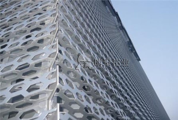 3104铝板卷在建筑行业的应用，厂家直供价格多少？