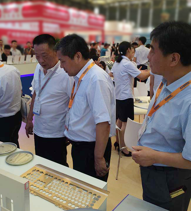 七月“情铝”，2017上海铝工业展精彩开展，领导莅临28圈加拿大铝工业展现场